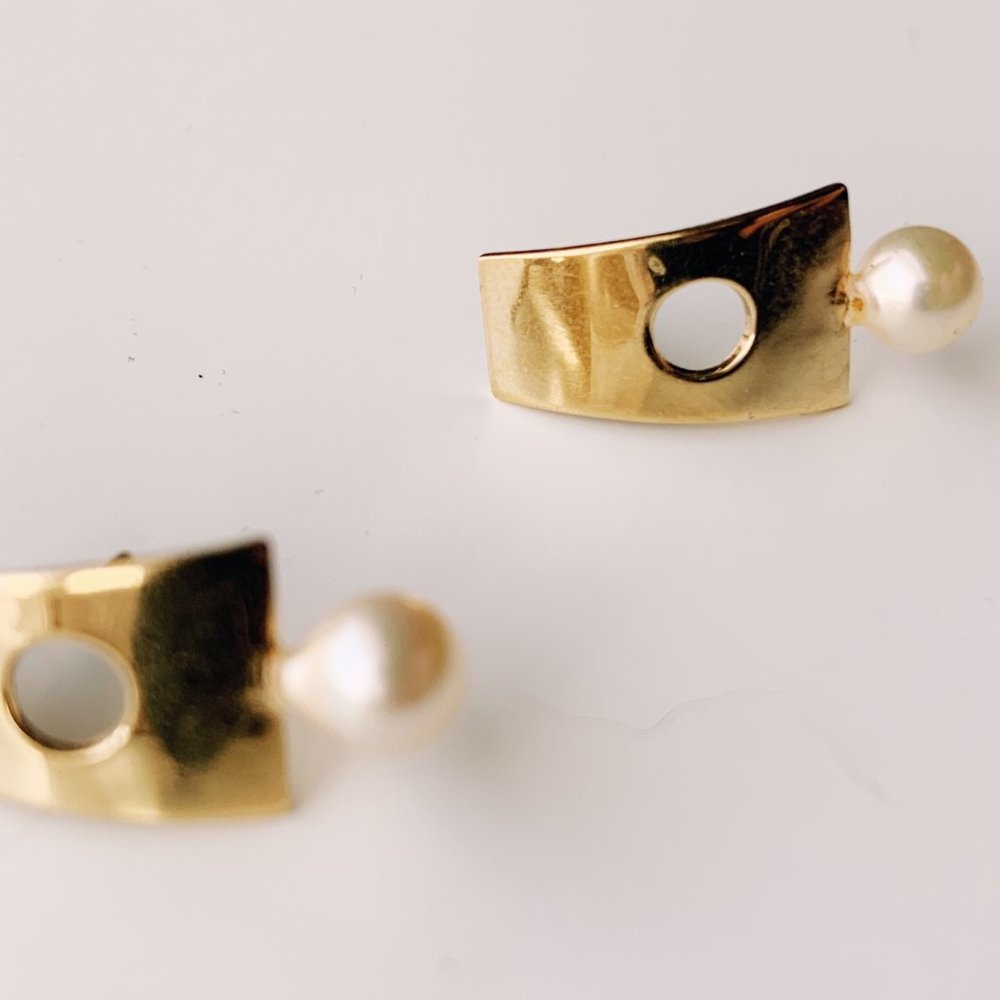 Beautiful vintage gold with pearl earrings